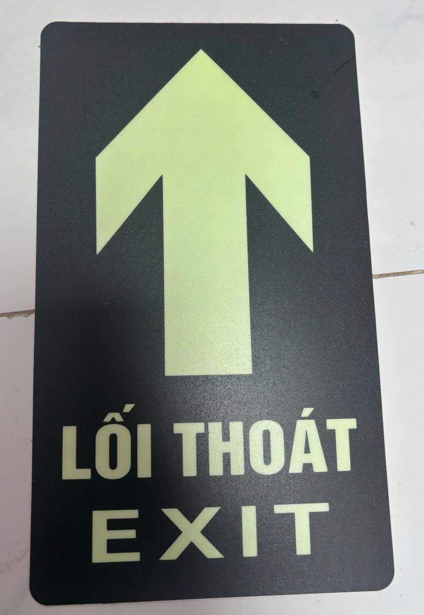 Biển Dạ Quang – Giải Pháp Biển Báo Phát Sáng Trong Bóng Tối, An Toàn & Hiệu Quả